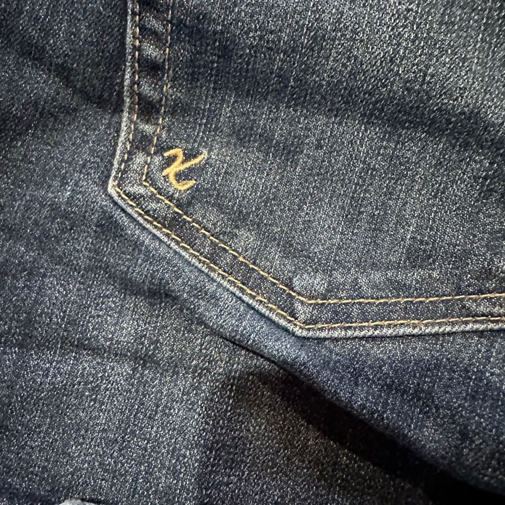 Kut from the Kloth Frayed Shorts Size:6 - Picture 5 of 7